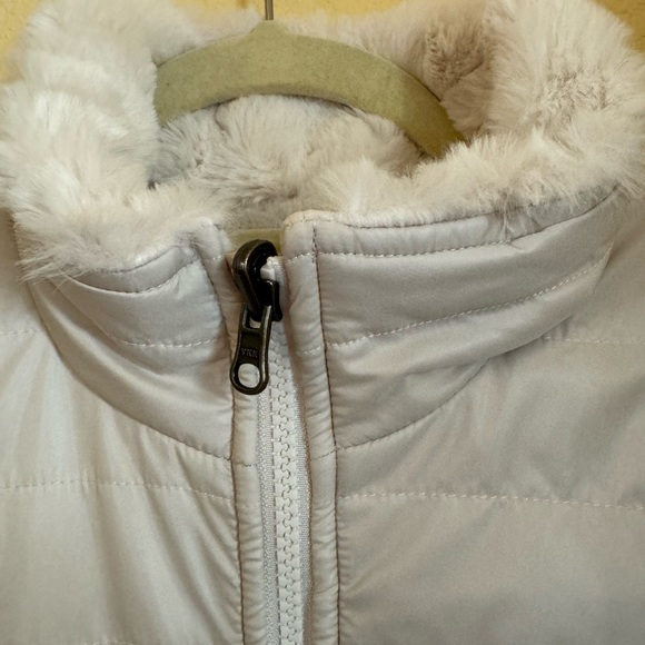 Nicole Miller Women's Reversible Faux Fur Vest Small EUC - Picture 4 of 6